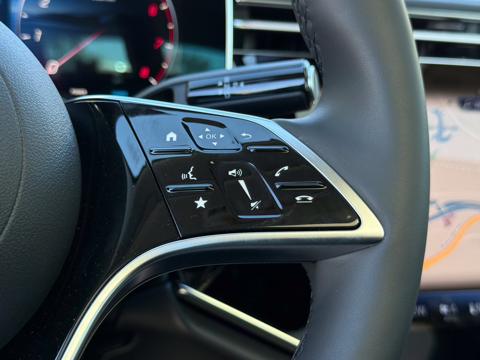 New 2026 Mercedes-Benz E 450 4MATIC Sedan image 23