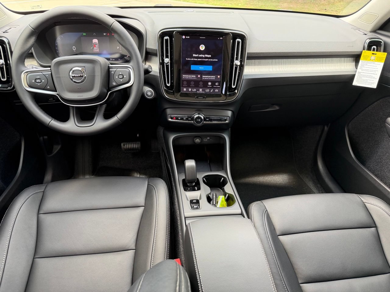 New 2026 Volvo XC40 B4 Core w/ Climate Package FWD image 11