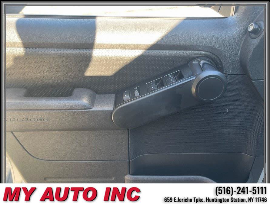 Used 2010 Ford Explorer XLT AWD/4WD image 23