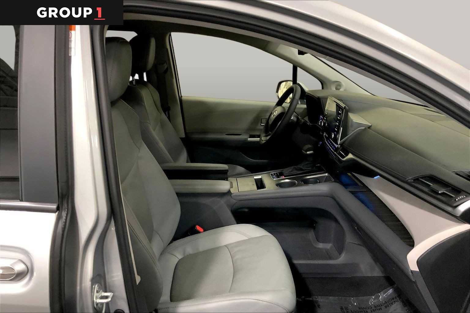 Certified 2024 Toyota Sienna Limited AWD/4WD image 9