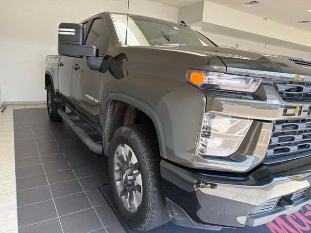 Used 2022 Chevrolet Silverado 2500 Custom w/ Custom Value Package AWD/4WD image 4
