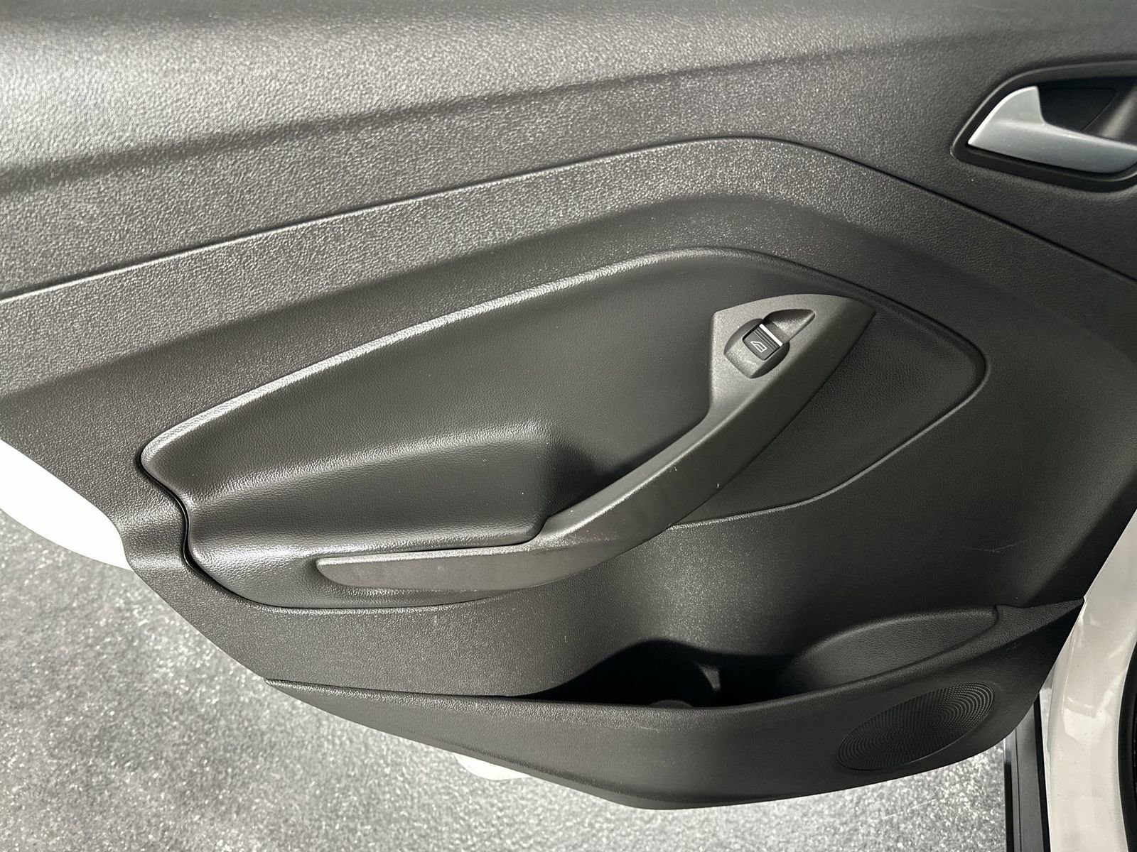 Used 2019 Ford Escape SEL image 34