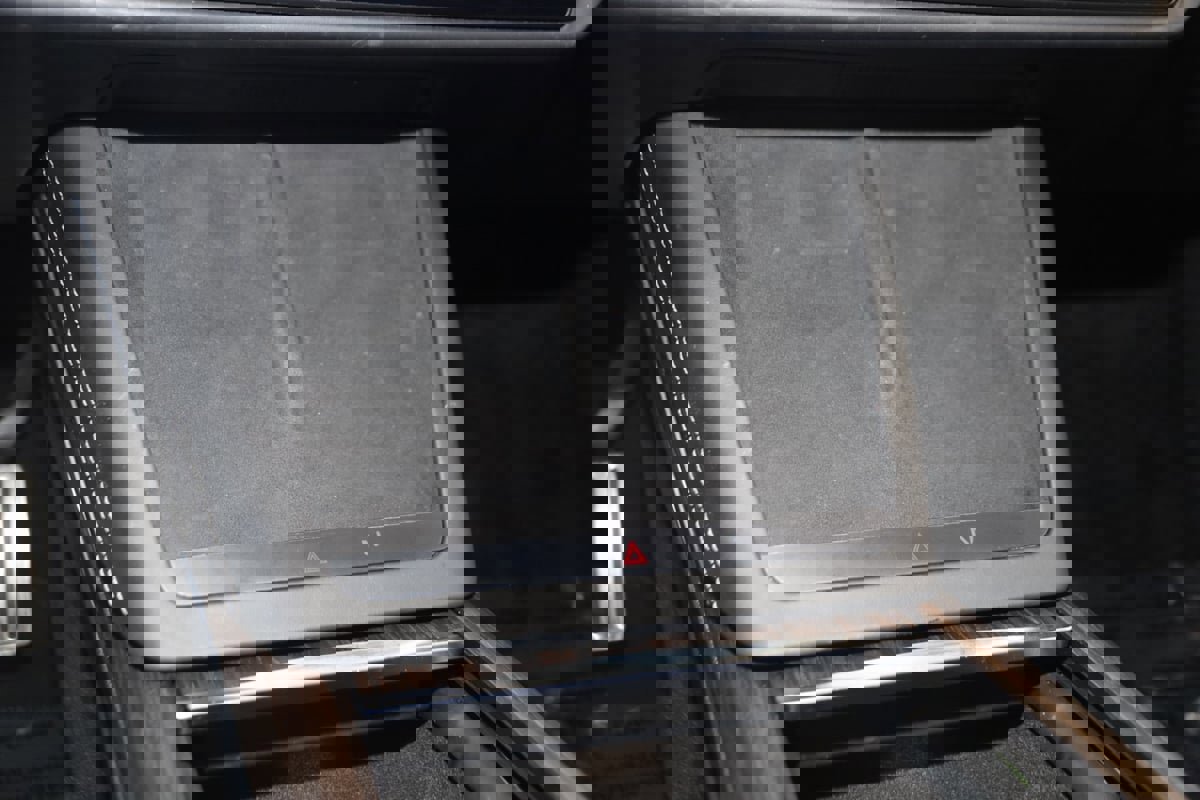 Used 2022 Tesla Model X image 33