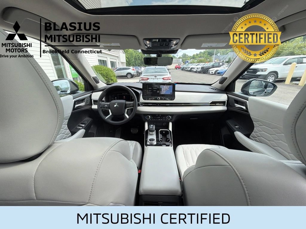 Used 2025 Mitsubishi Outlander AWD image 39