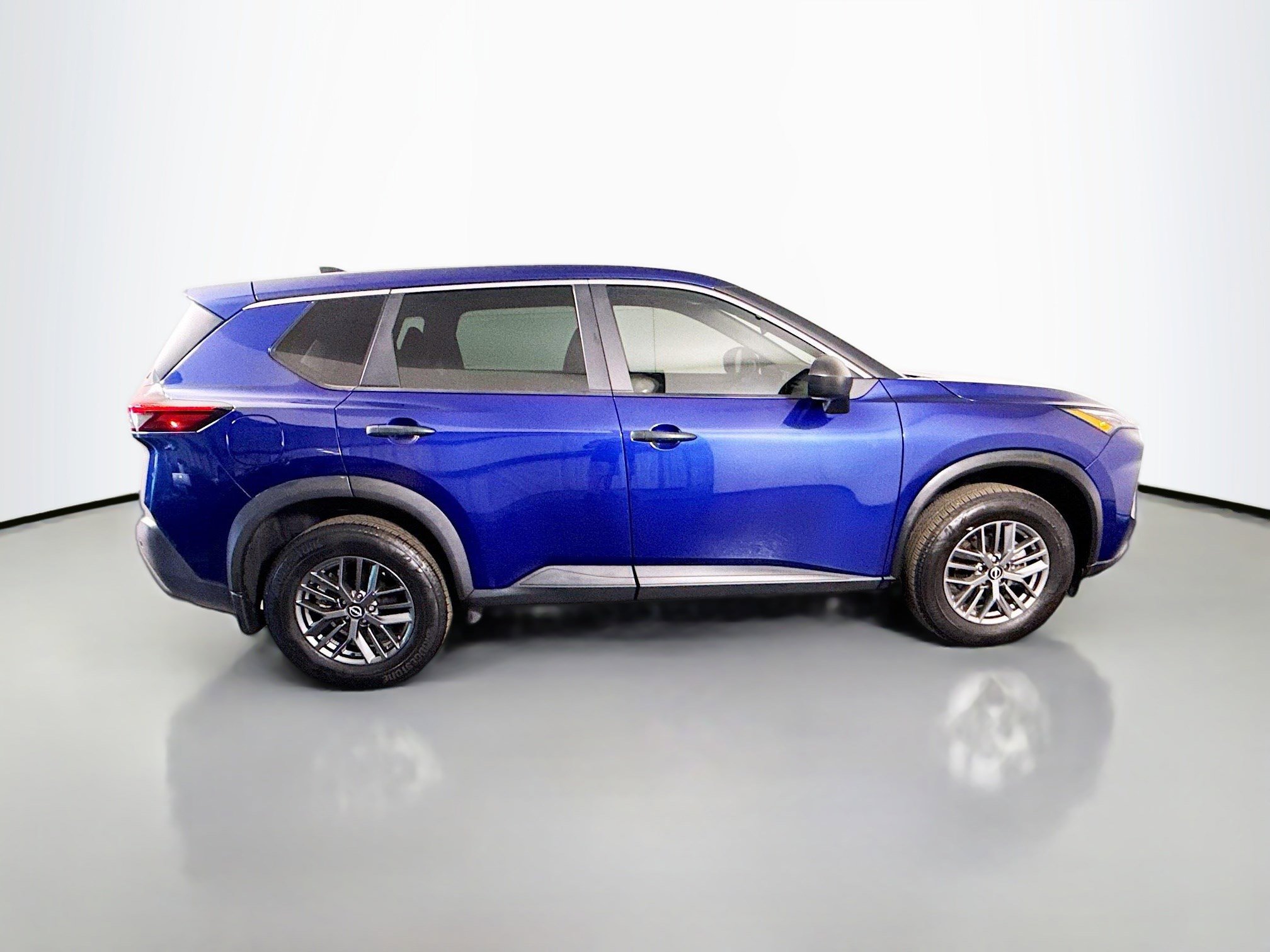 Used 2023 Nissan Rogue S image 11