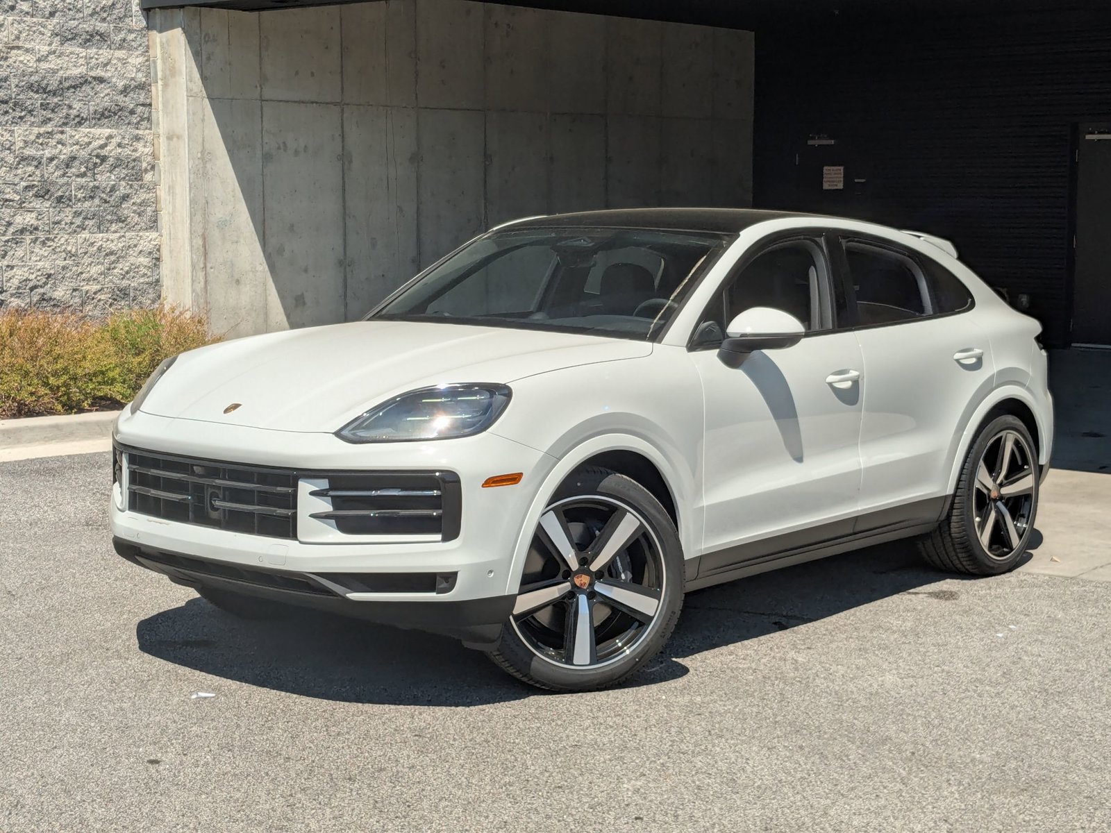 New 2026 Porsche Cayenne Coupe AWD/4WD image 1