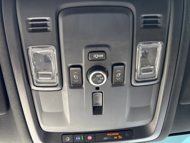 Used 2025 GMC Yukon XL Denali RWD image 29