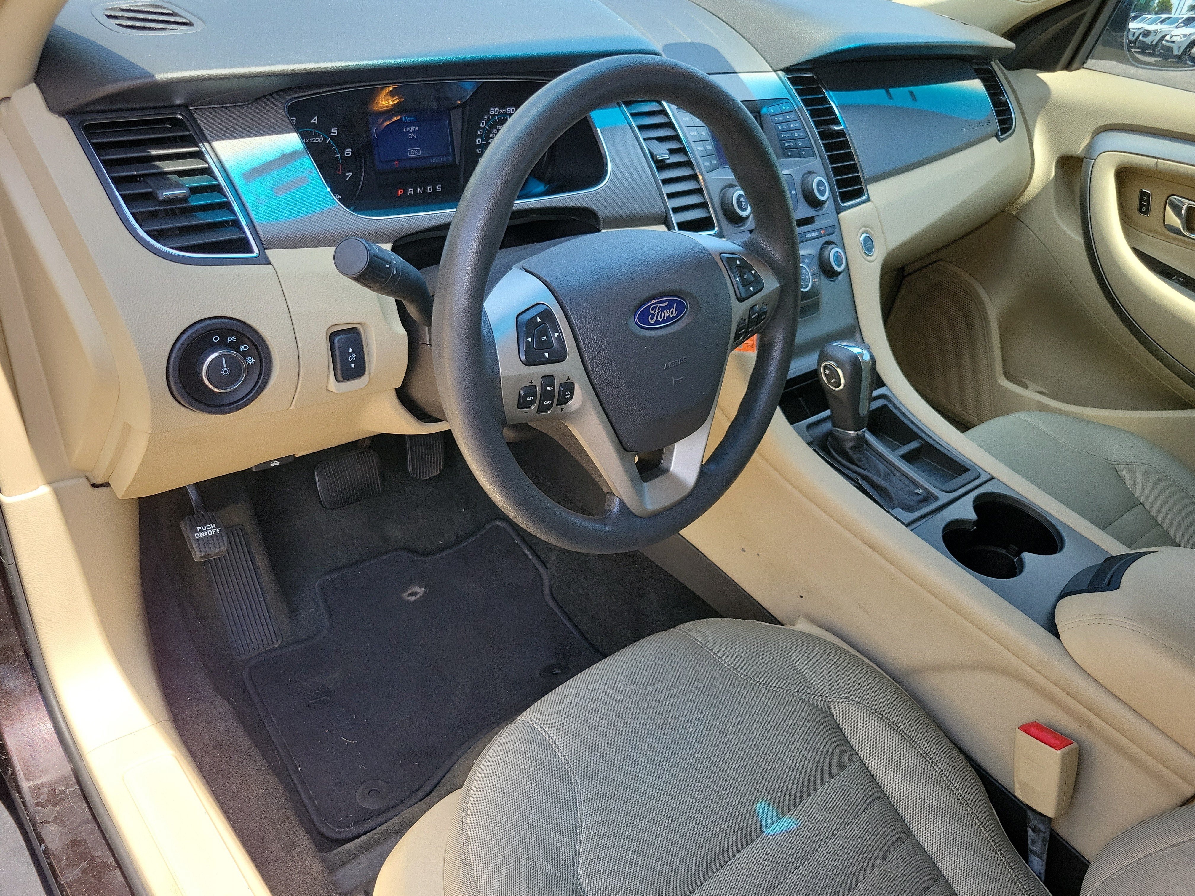 Used 2014 Ford Taurus SE FWD image 3