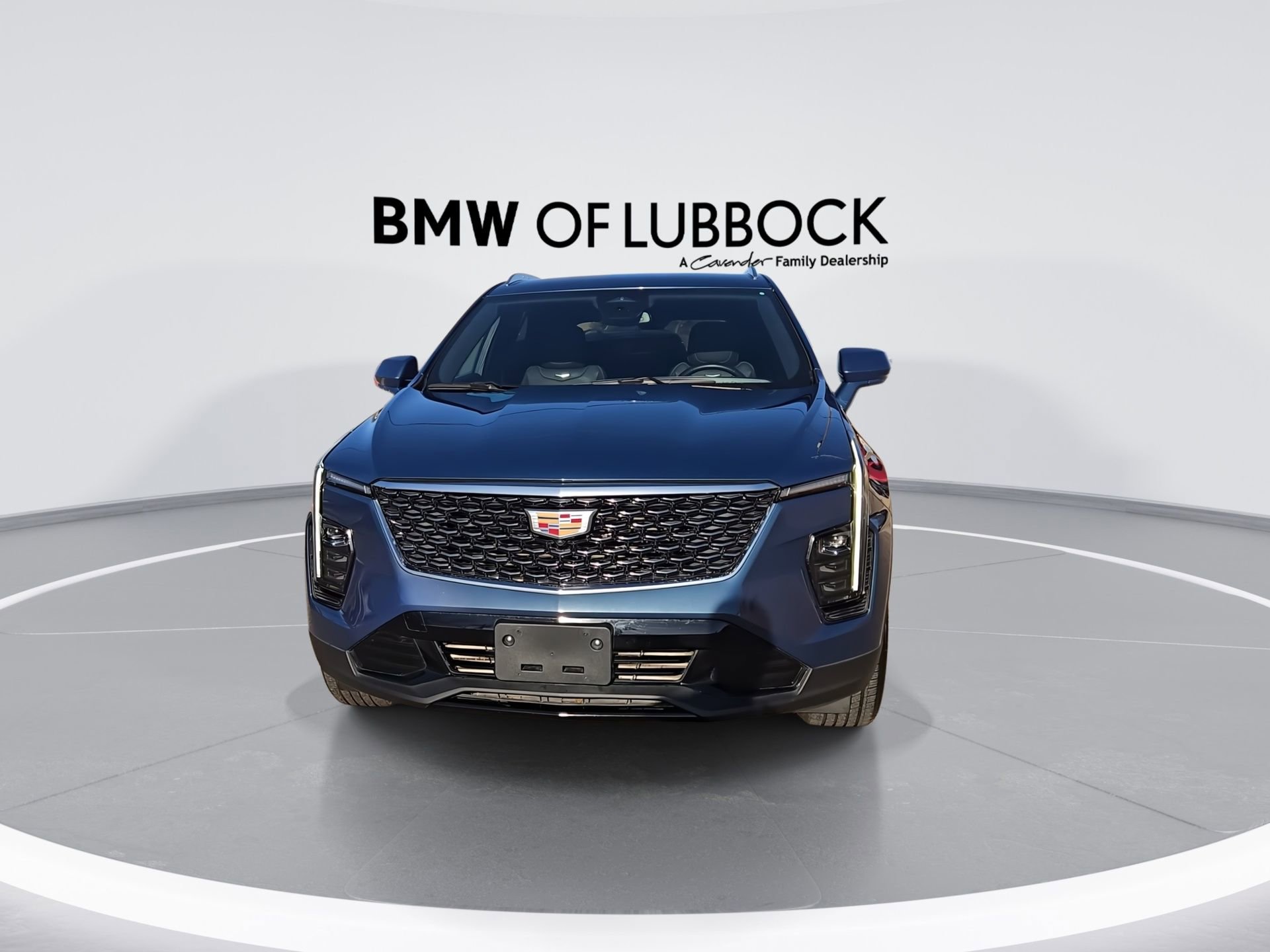 Used 2025 Cadillac XT4 Premium Luxury image 3