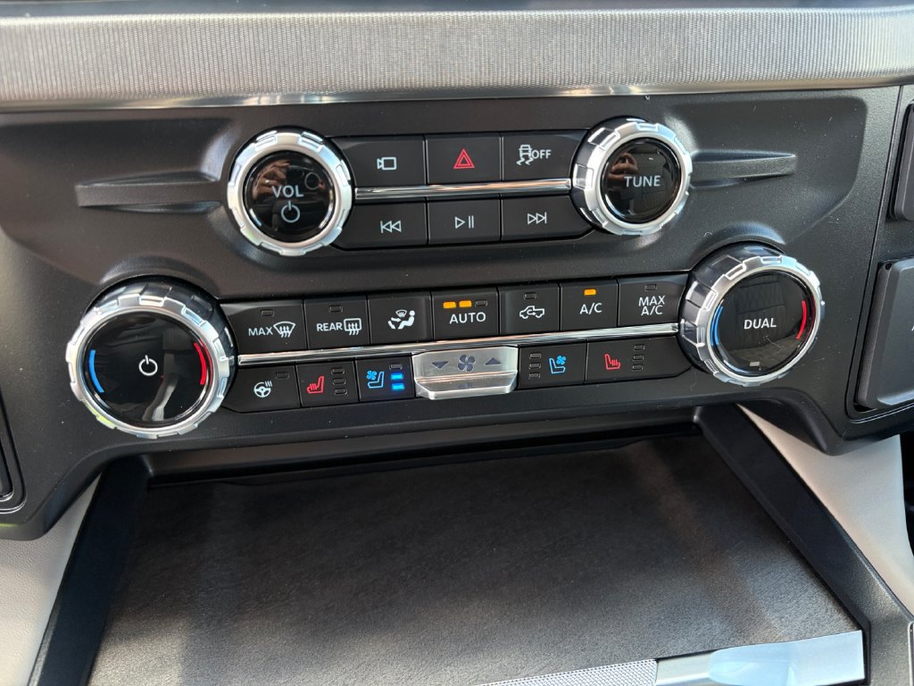 New 2027 Ford F250 Platinum w/ Platinum Plus Package AWD/4WD image 17