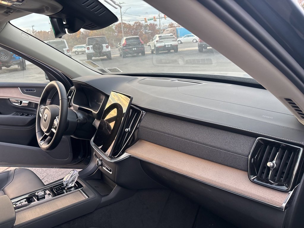 Certified 2025 Volvo XC90 B6 Plus image 38