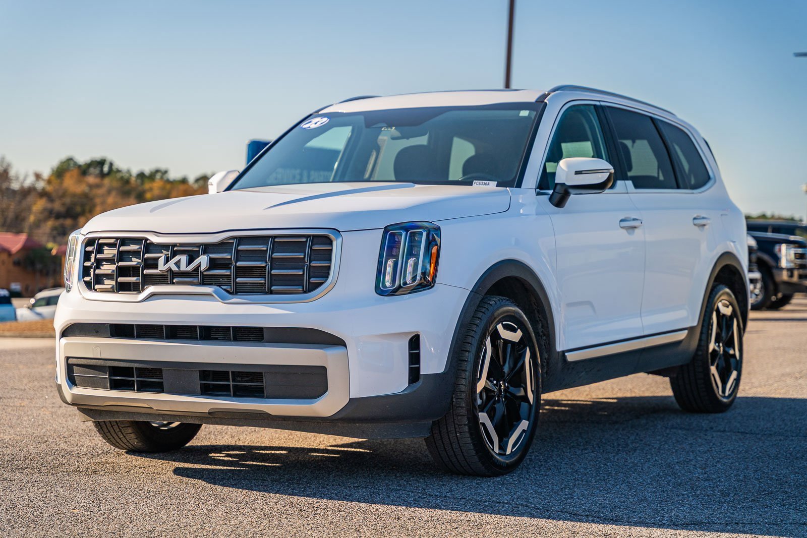 Used 2023 Kia Telluride S w/ S Sunroof Package image 3