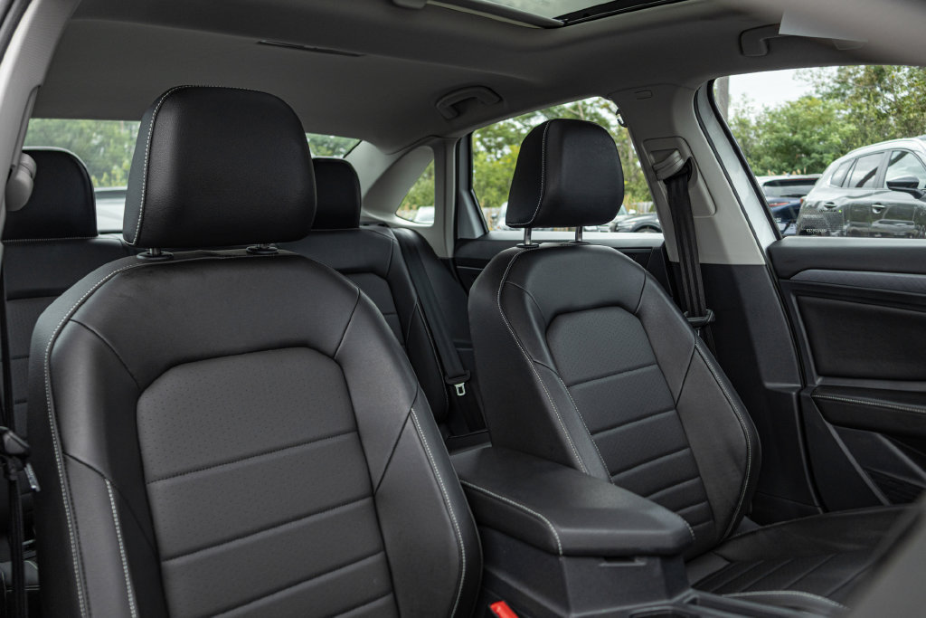 Certified 2023 Volkswagen Jetta SE w/ Panoramic Sunroof Package FWD image 35
