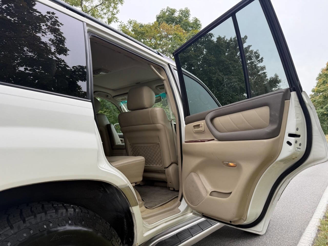 Used 2004 Toyota Land Cruiser image 55