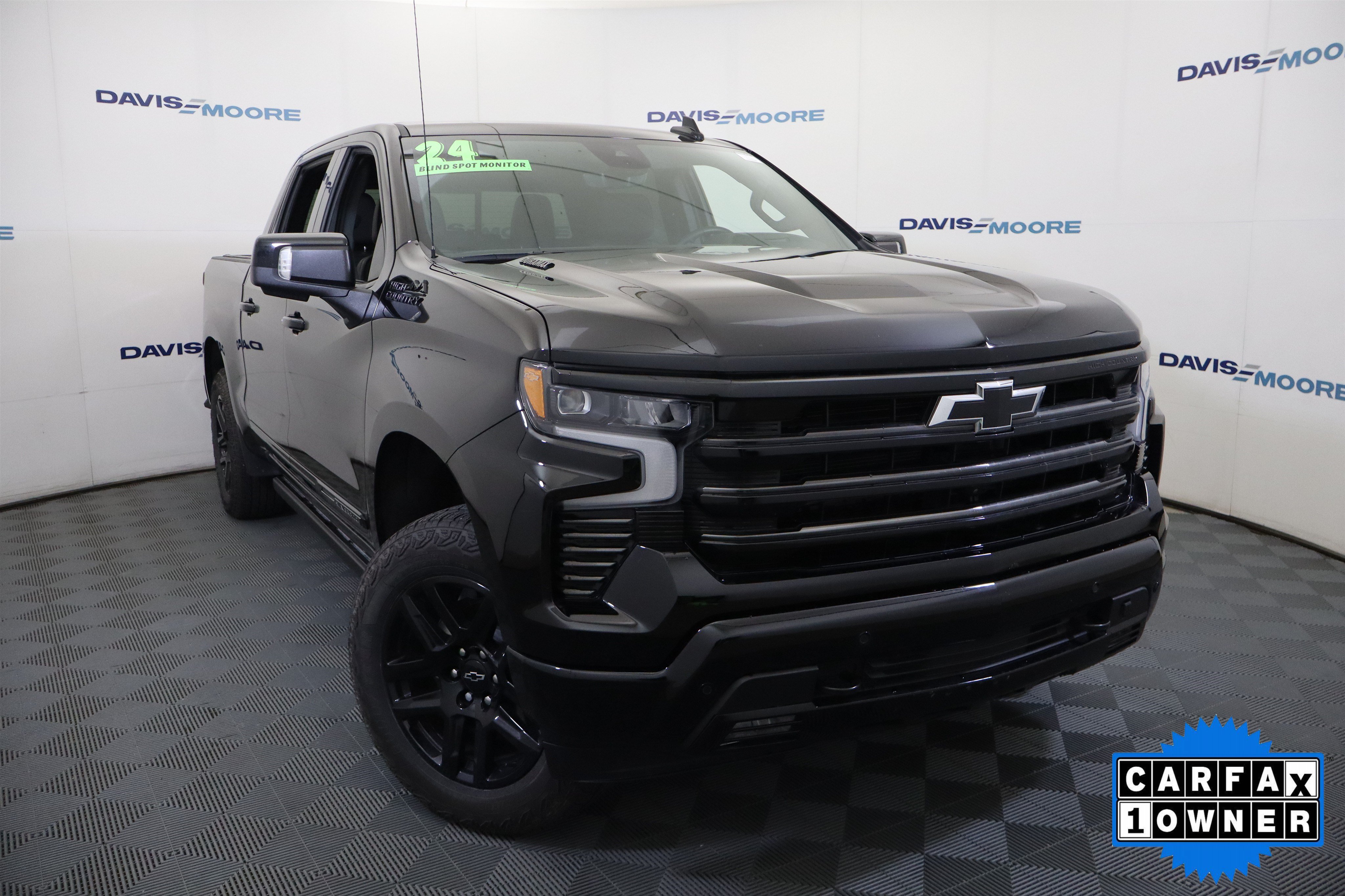Used 2024 Chevrolet Silverado 1500 High Country w/ Midnight Edition AWD/4WD image 2