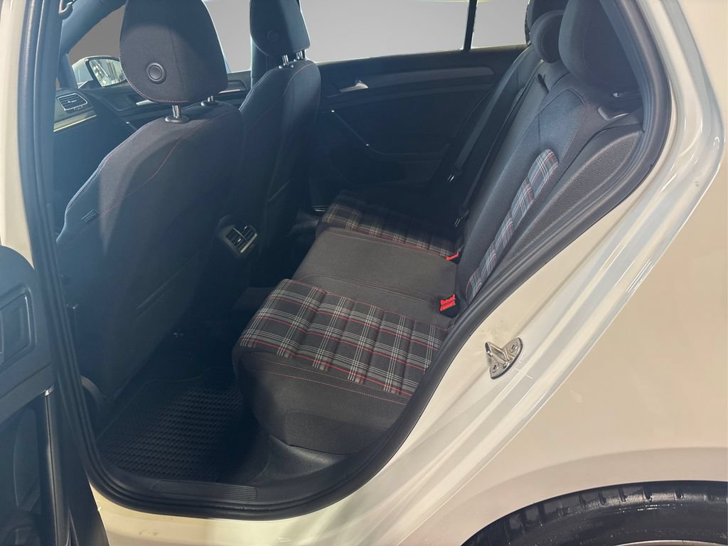 Used 2018 Volkswagen GTI SE FWD image 11