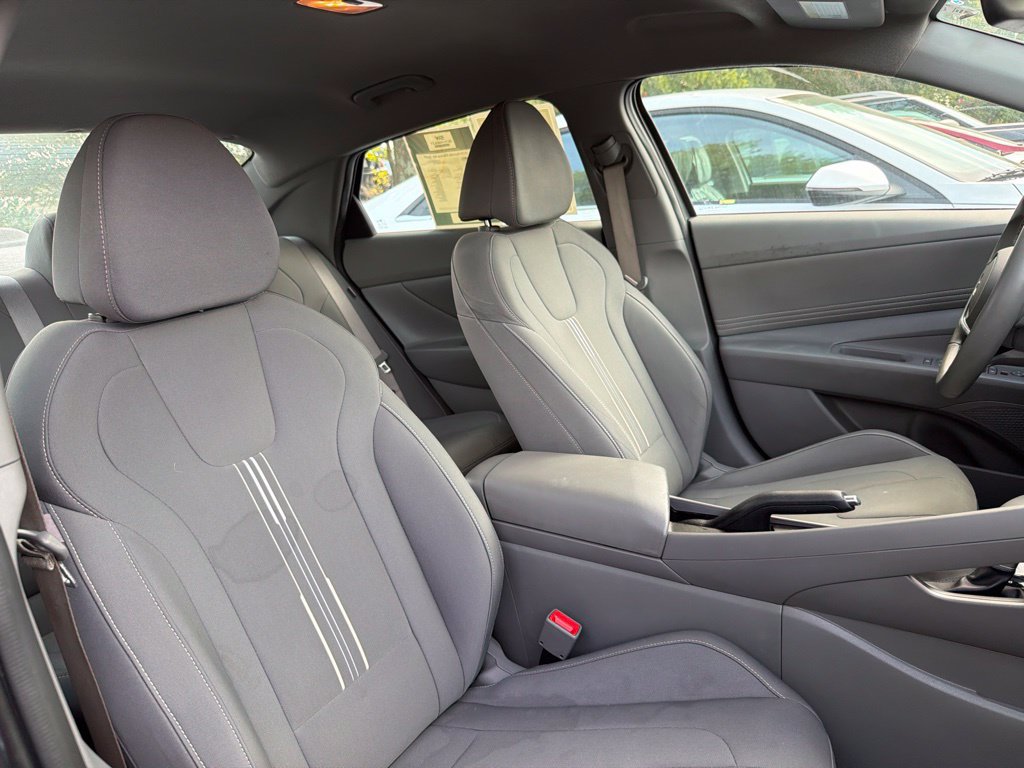Certified 2025 Hyundai Elantra Sport FWD image 29