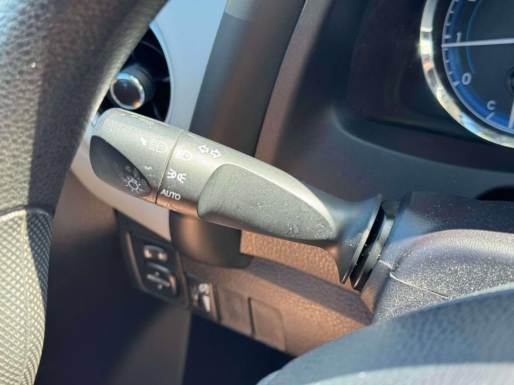 Used 2018 Toyota Corolla LE FWD image 23