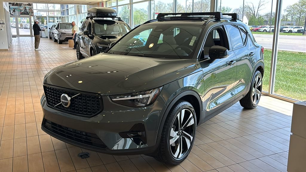 New 2026 Volvo XC40 B5 Plus w/ Protection Package Premier AWD/4WD image 3