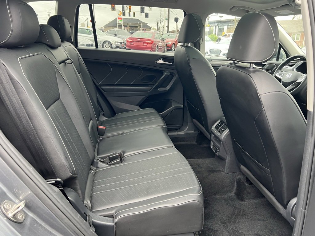 Used 2022 Volkswagen Tiguan SE w/ Panoramic Sunroof Package image 30