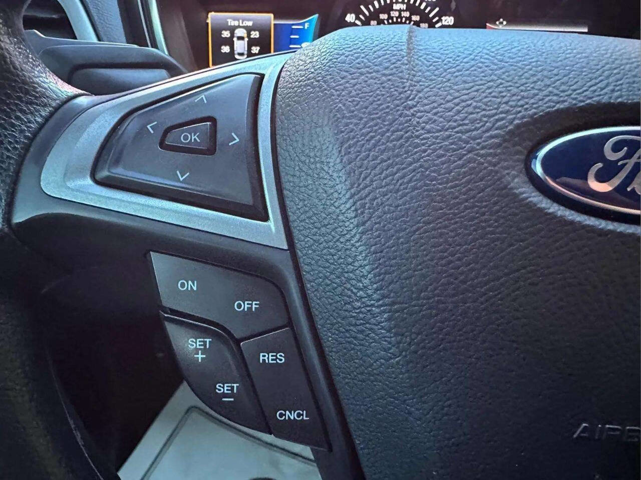 Used 2017 Ford Fusion SE w/ Fusion SE Technology Package image 22