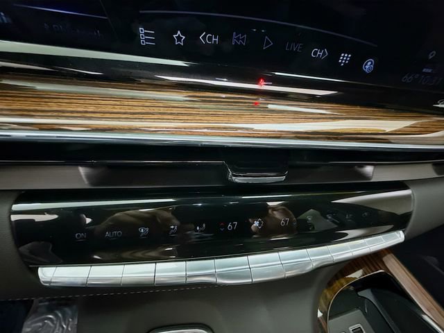 Used 2023 Cadillac Escalade Premium Luxury w/ Performance Package image 18