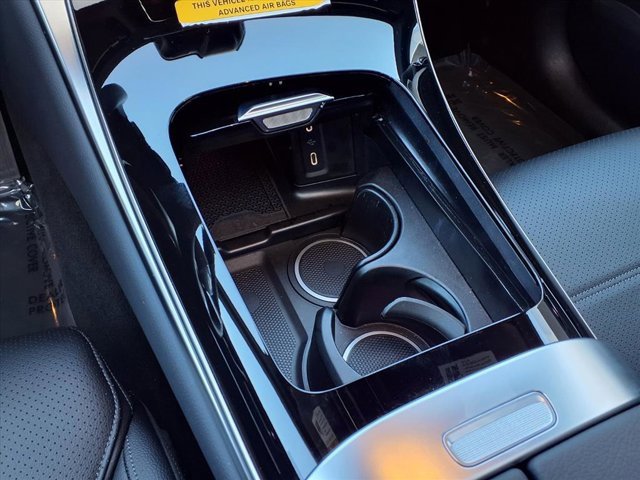 Used 2025 Mercedes-Benz GLC 300 image 7