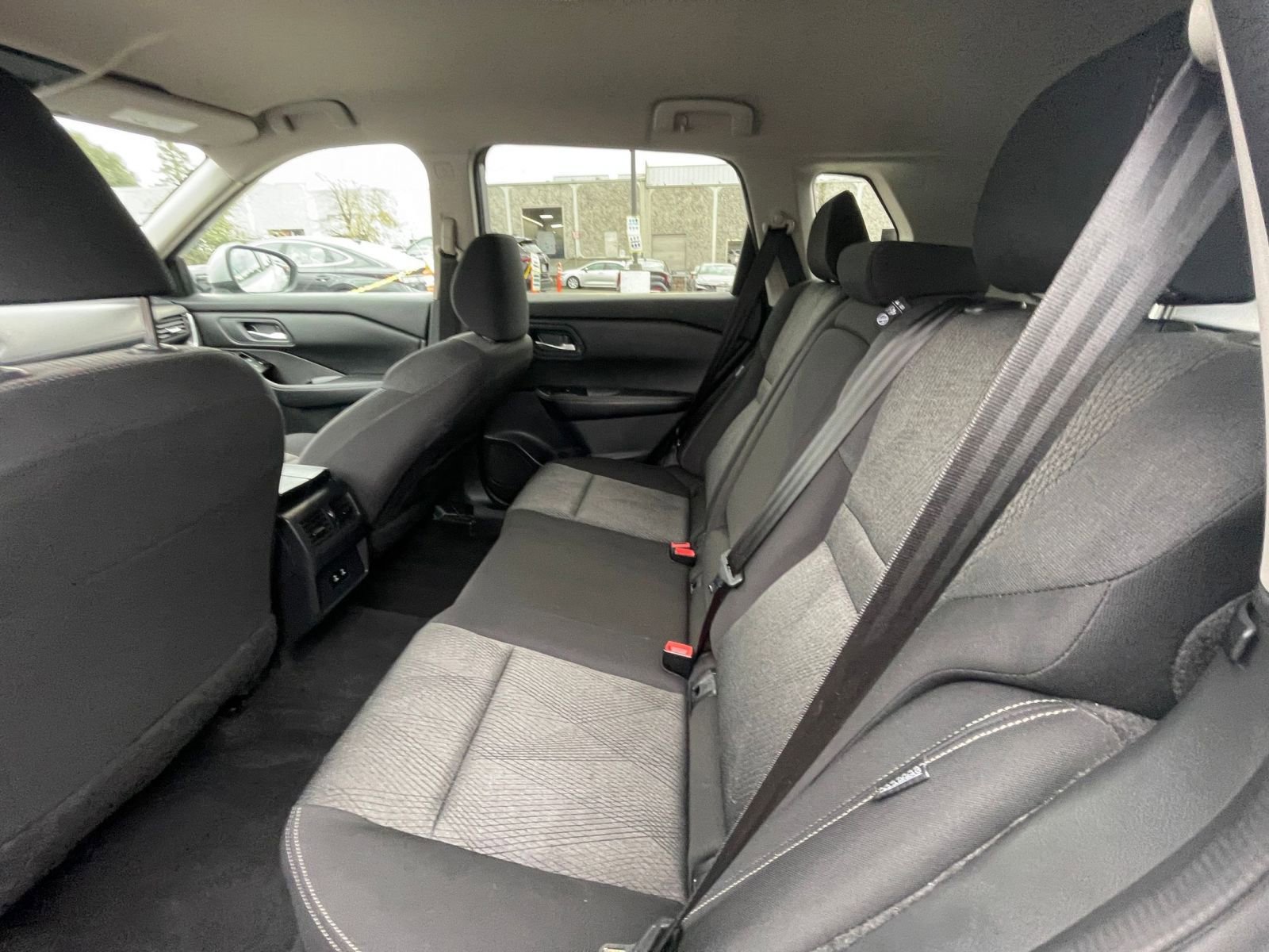 Used 2025 Nissan Rogue SV image 28