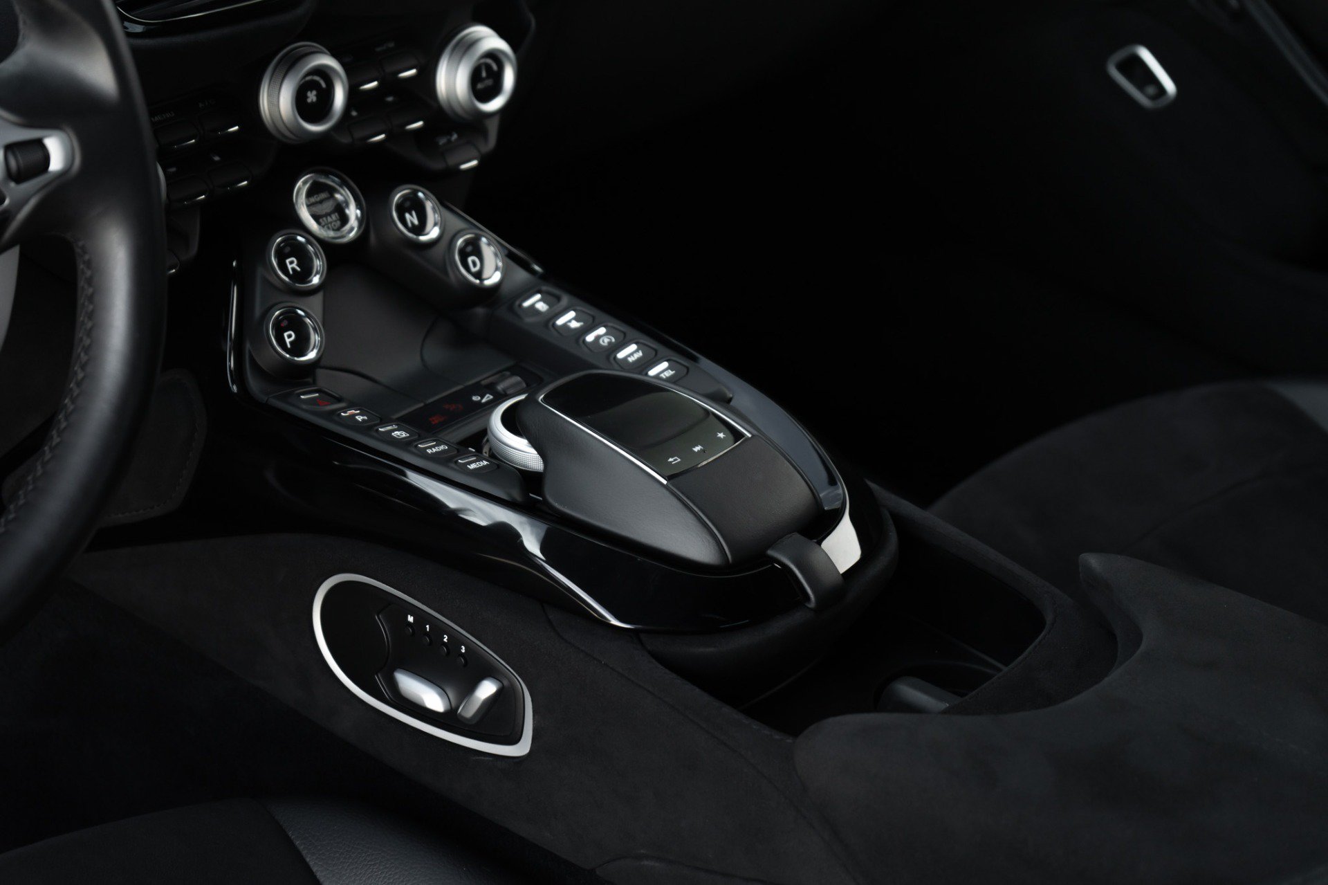 Used 2020 Aston Martin V8 Vantage Coupe RWD image 19