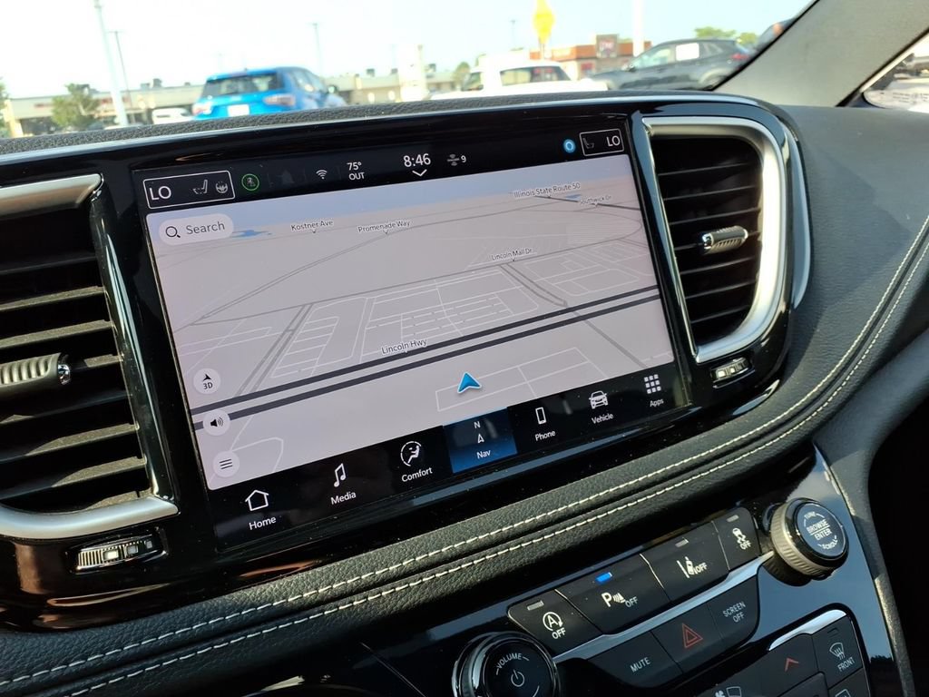 Certified 2025 Chrysler Pacifica Limited FWD image 21