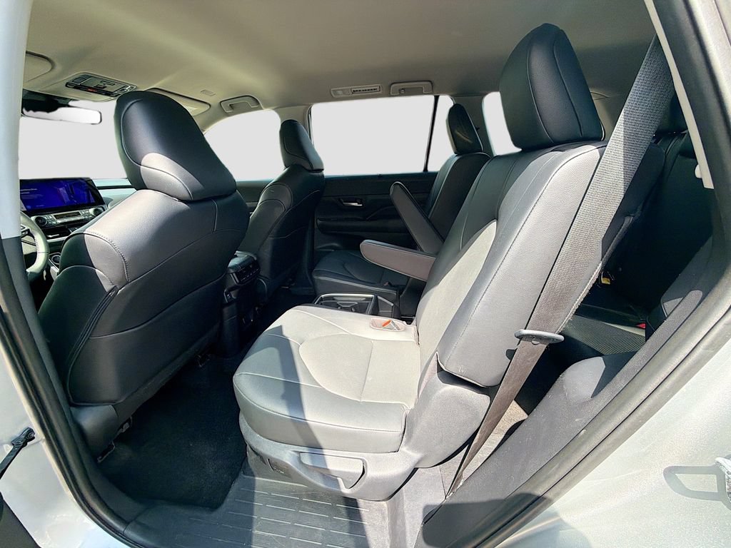 Used 2025 Toyota Grand Highlander FWD image 22