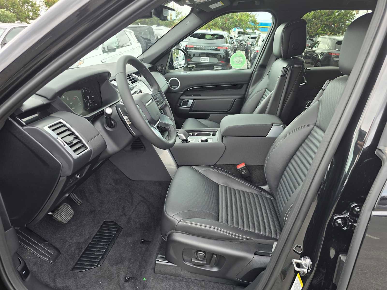 New 2025 Land Rover Discovery S image 22