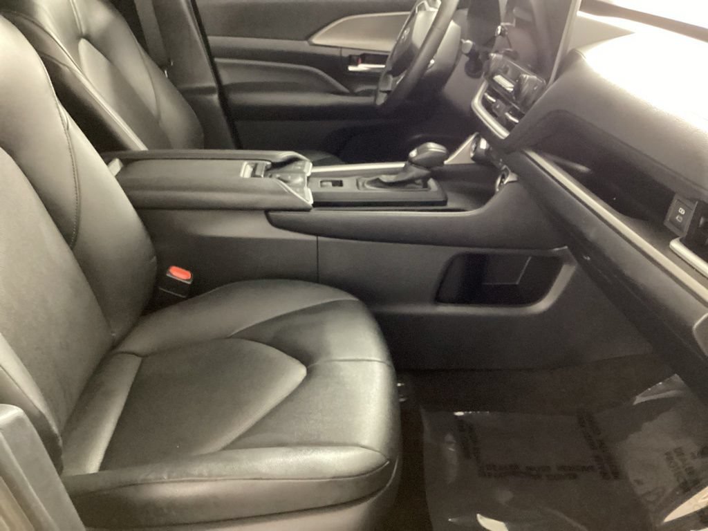 Used 2024 Toyota Grand Highlander AWD image 24