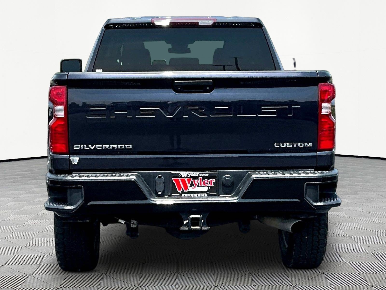 Used 2024 Chevrolet Silverado 2500 Custom AWD/4WD image 5