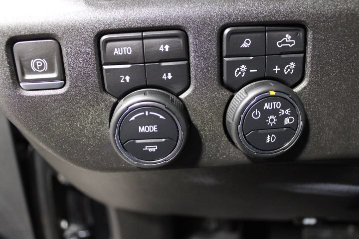 Used 2024 Chevrolet Silverado 2500 LTZ w/ LTZ Convenience Package AWD/4WD image 42