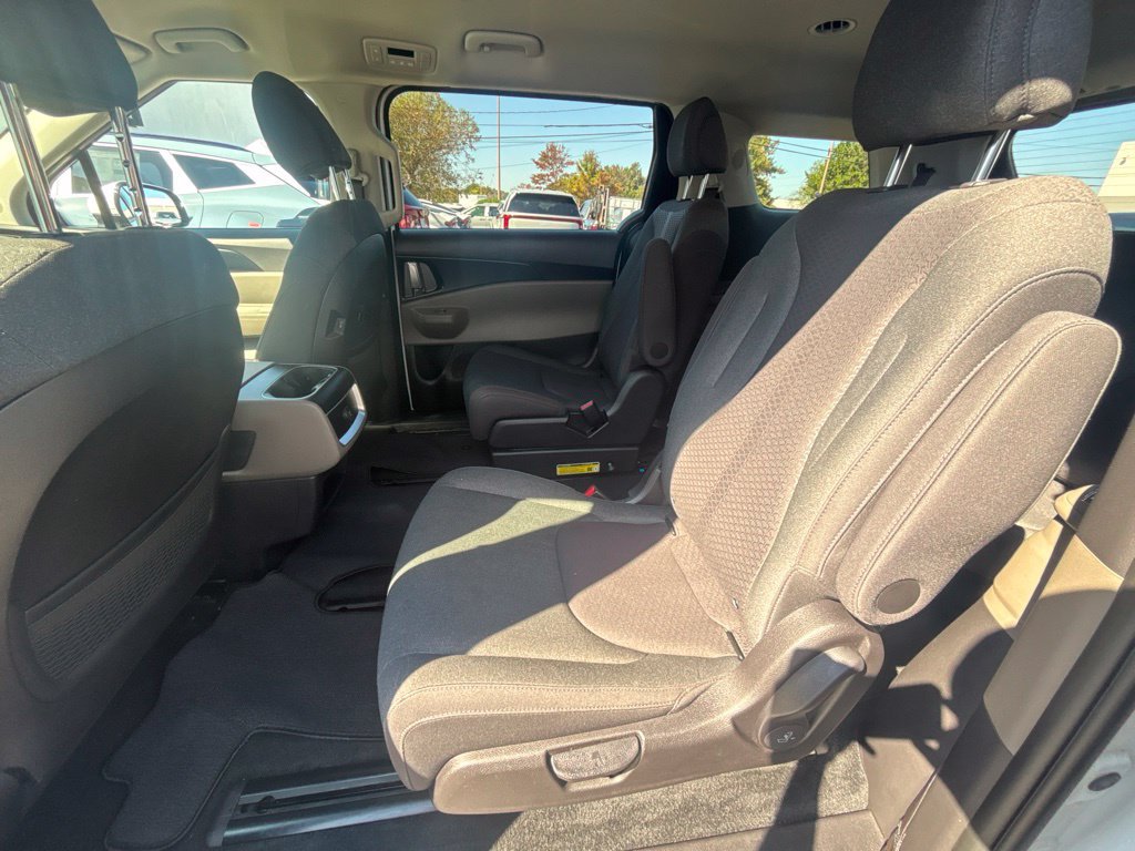 Certified 2026 Kia Carnival LX FWD image 20