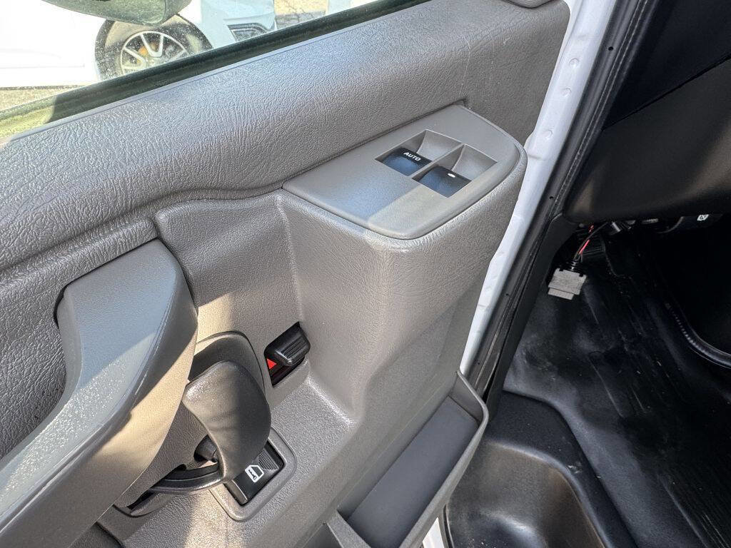 Used 2022 GMC Savana 3500 w/ Power Convenience Package image 5
