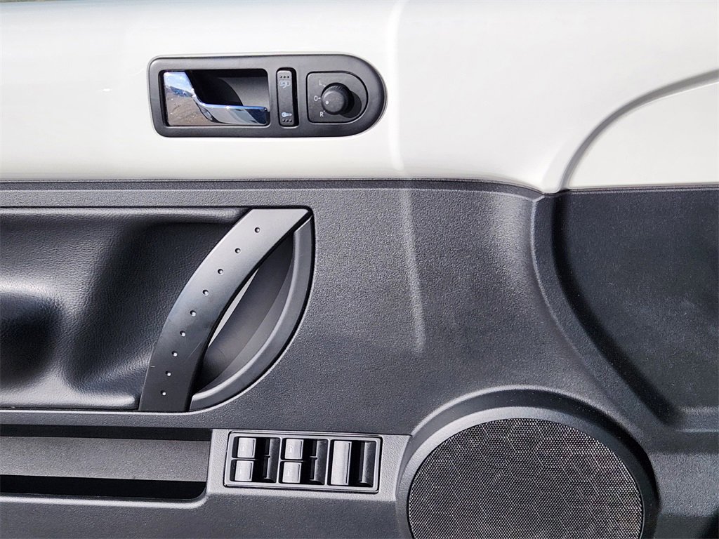 Used 2009 Volkswagen Beetle S image 6