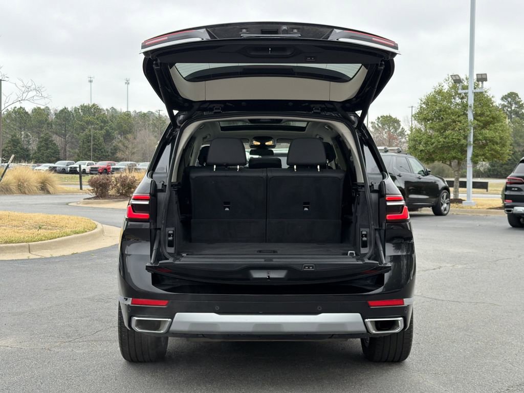 Used 2025 BMW X7 xDrive40i w/ Premium Package image 16