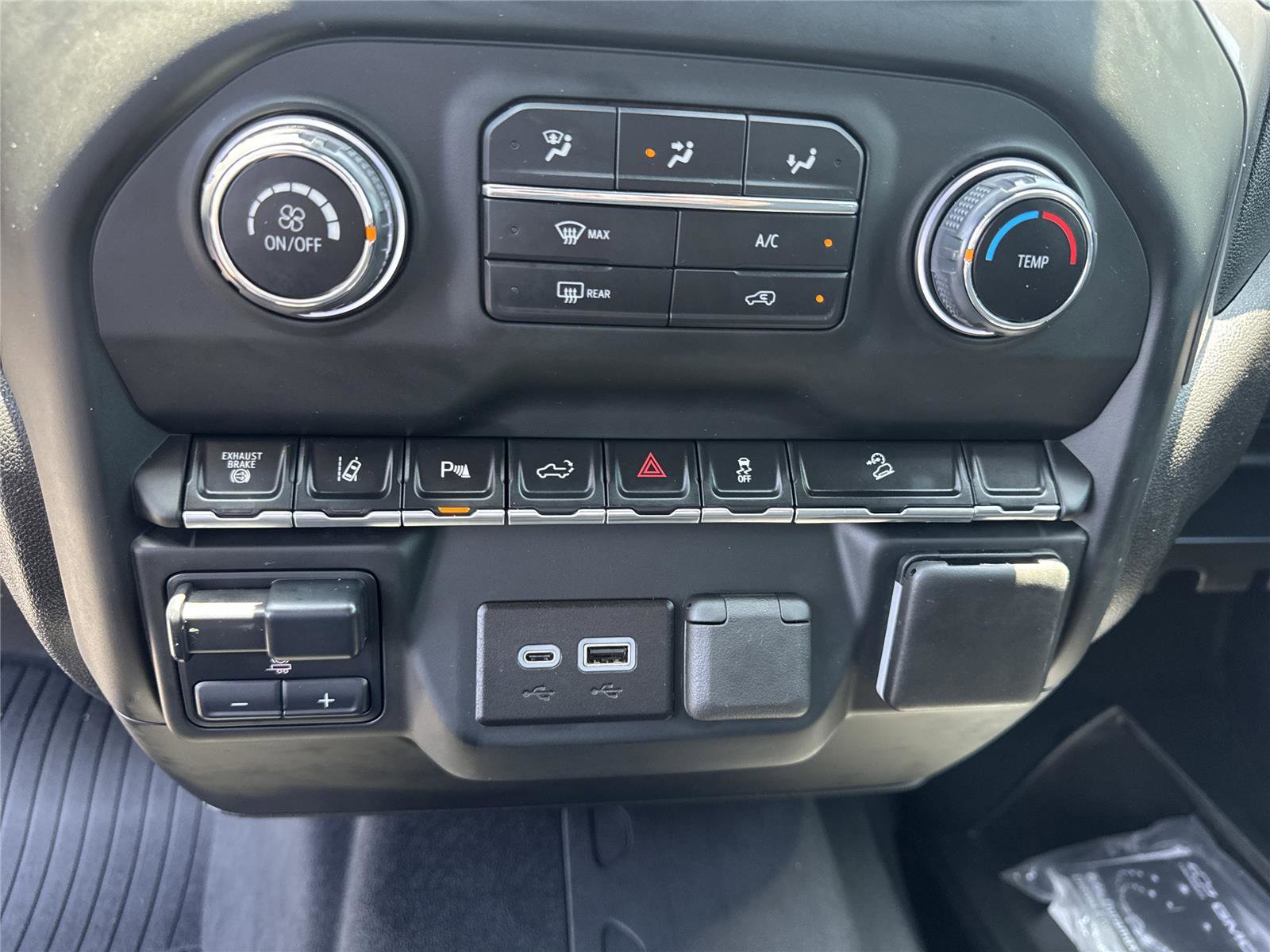 Used 2024 Chevrolet Silverado 2500 Custom w/ Custom Value Package AWD/4WD image 27