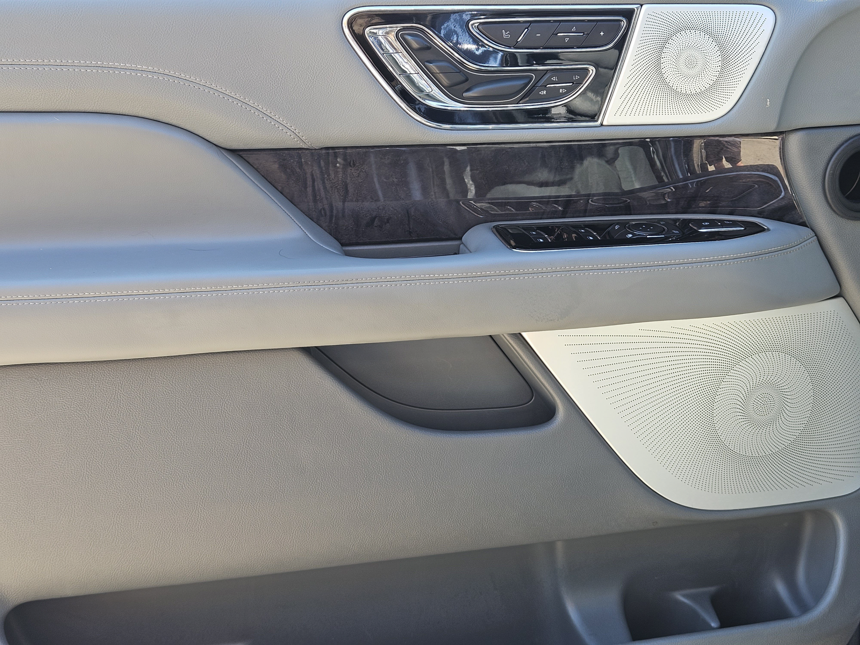 Used 2018 Lincoln Navigator Reserve AWD/4WD image 25