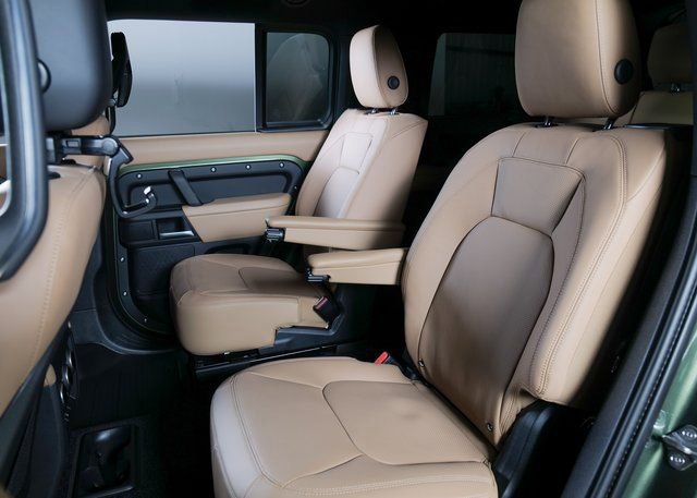 New 2026 Land Rover Defender 130 X-Dynamic SE image 5