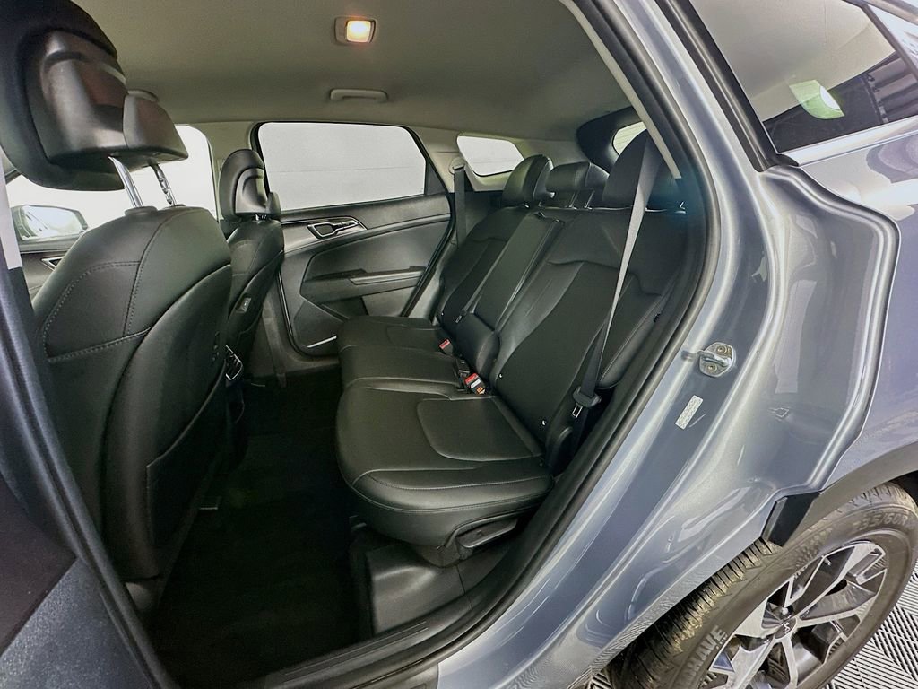 Used 2023 Kia Sportage EX image 32