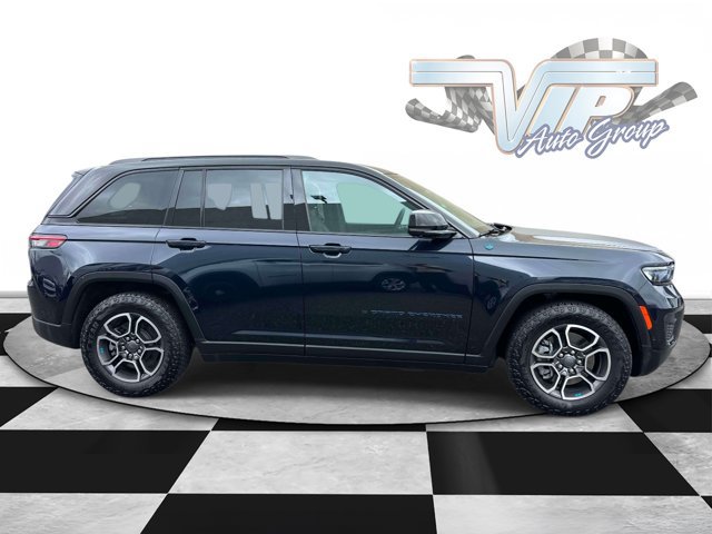 Used 2022 Jeep Grand Cherokee Trailhawk w/ Advanced Protech Group II AWD/4WD image 4