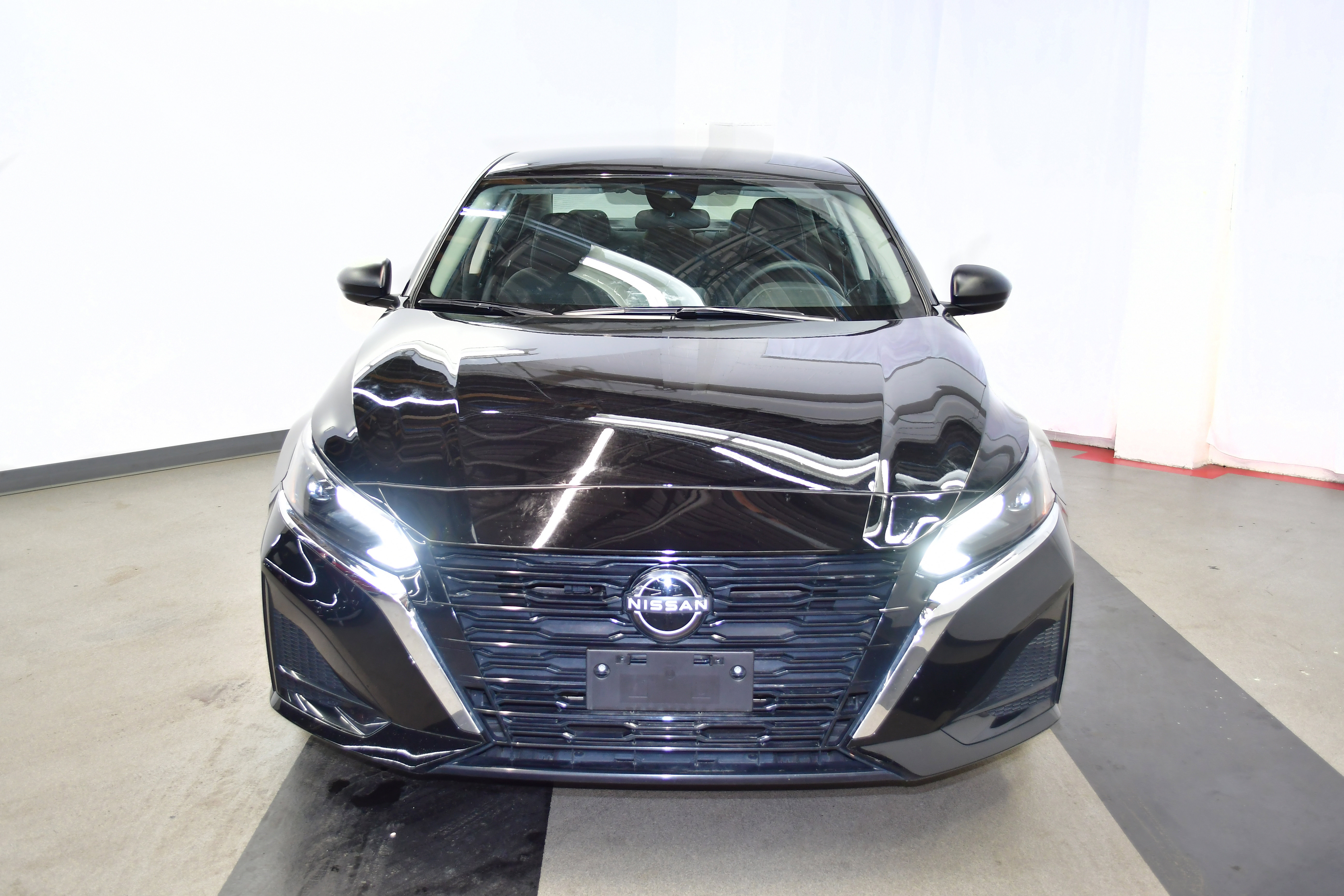 Used 2025 Nissan Altima 2.5 SV image 3