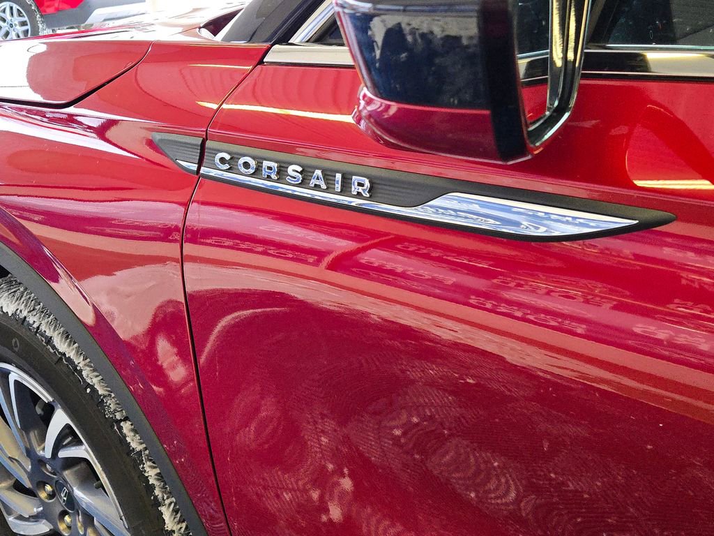 Used 2025 Lincoln Corsair AWD image 28