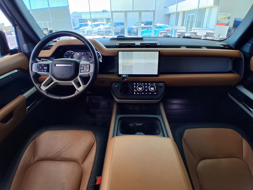 Used 2023 Land Rover Defender 90 X-Dynamic SE image 10