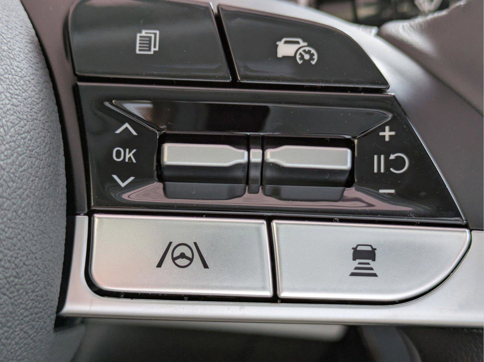 Used 2025 Hyundai Elantra Limited image 25