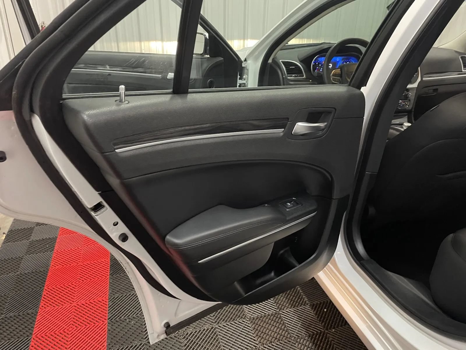 Used 2022 Chrysler 300 Touring AWD/4WD image 37