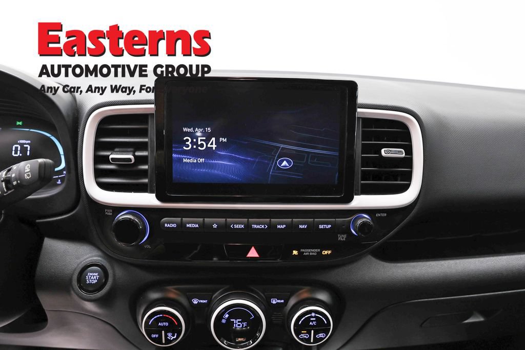 Used 2023 Hyundai Venue Limited FWD image 12